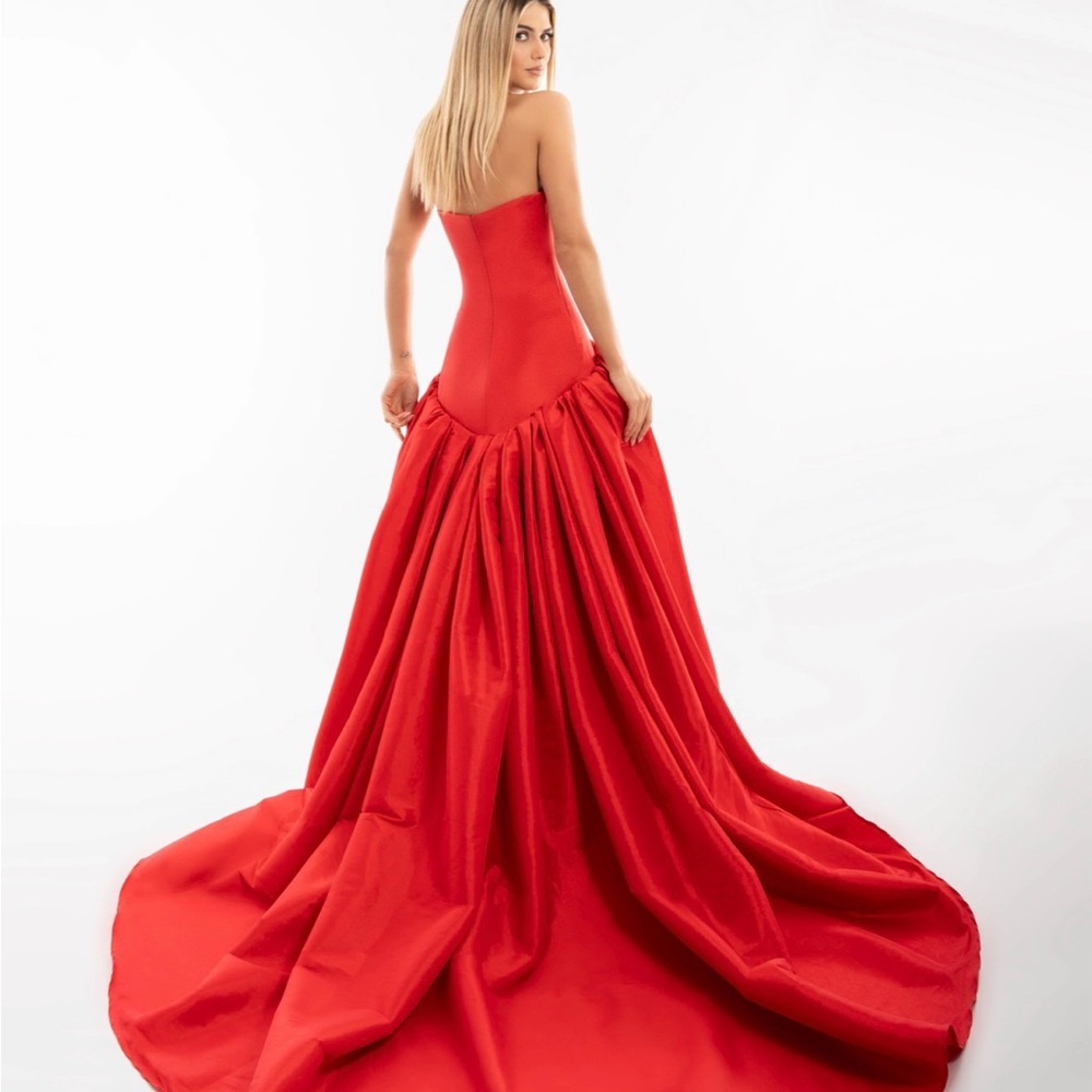 Chic Strapless Scarlet Gown - Picture 2 of 6